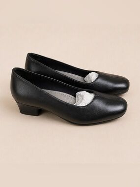 Trotters Black Leather Doris Block Kitten Heel Pump Size 7.5 Wide New in Box